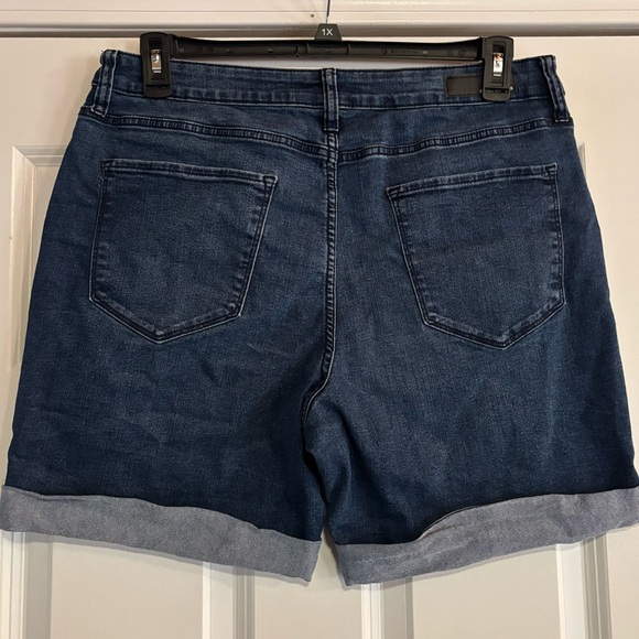 DKNY Rolled Cuff Blue Denim Women's Shorts, size 12 - Picture 6 of 8
